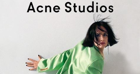 Джульетт Льюис делает растяжку в кампании Acne Studios