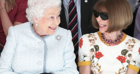 Елизавета II впервые посетила показ на Неделе моды