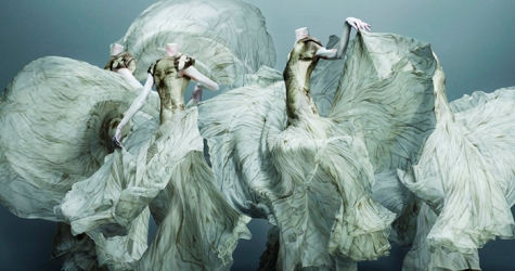 Выставка Alexander McQueen: Savage Beauty приедет в Лондон