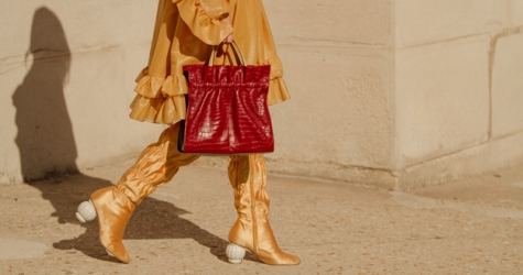 Атласные сапоги и кожаные плащи: что носят на Неделе моды в Париже — часть первая