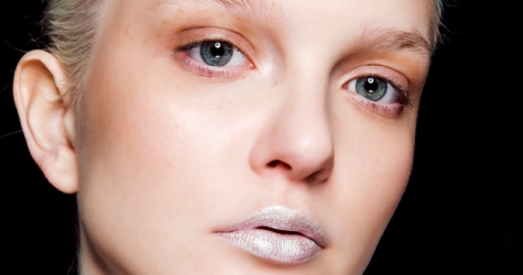 Как повторить макияж с «морозными» губами с показа Stella Jean