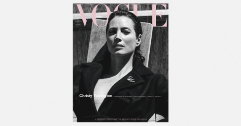 Кристи Тарлингтон позирует в пальто Jacquemus на обложке нового номера польского Vogue