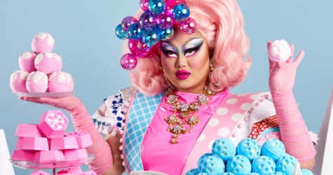 Lush выпустил новогоднюю кампанию с участниками дрэг-шоу «Ru Paul’s Drag Race»