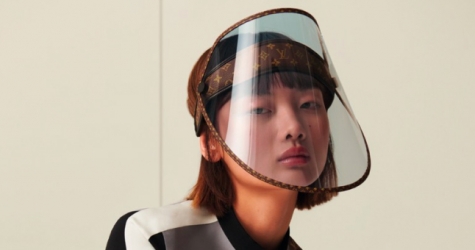 Louis Vuitton выпустил защитные экраны для лица с монограммами
