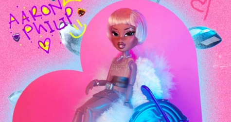 Bratz выпустил куклу в образе трансгендерной модели в инвалидном кресле Аарон Филип