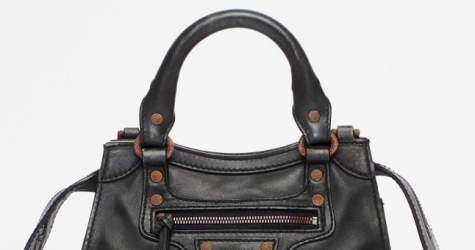 Balenciaga выпустил «поношенную» версию сумки Neo Classic с ржавой фурнитурой
