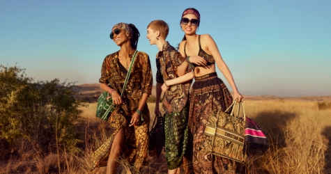Модели позируют на фоне африканских пейзажей в кампании капсульной коллекции Dior