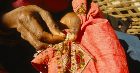 Kering откроет в Индии центр ручной вышивки