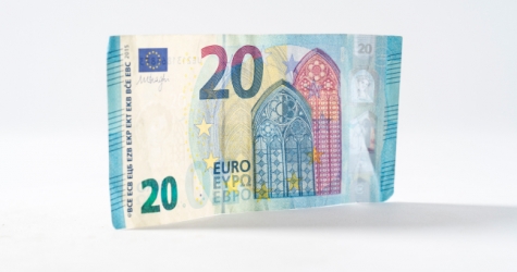 Курс евро превысил 90 рублей впервые с февраля 2016 года
