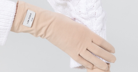Бренд I Am Studio начал бесплатно добавлять к заказам тканевые перчатки