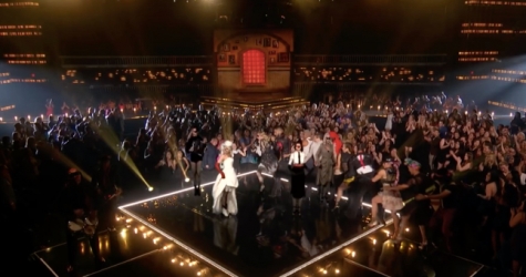 Мадонна выступила со своими голограммами на церемонии Billboard Music Awards