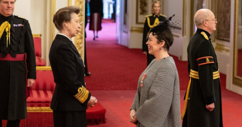 Оливия Колман получила орден Британской империи за роль в сериале «Корона»