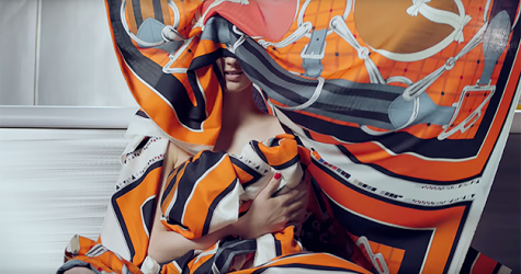 Hermès снял видео о производстве шелковых платков