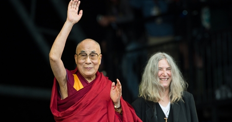 Далай-лама и величайший рокер планеты: чем запомнился \"Гластонбери-2015\"