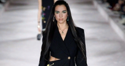 Дуа Липа открыла показ Versace на Неделе моды в Милане