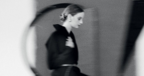 Dior выпустил фотоальбом художницы и модели Сары Мун