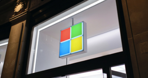 Компания Microsoft приостановила работу в России