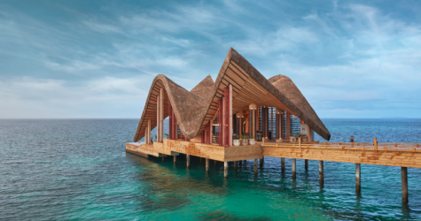 Курорт Joali Maldives анонсировал новогоднюю программу в стиле поп-арт