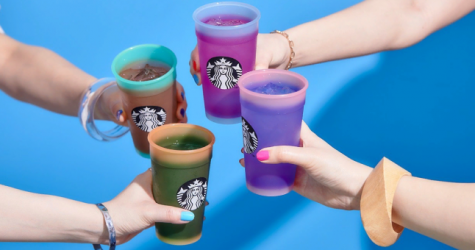 Starbucks выпустил цветные стаканы в поддержку ЛГБТ-комьюнити