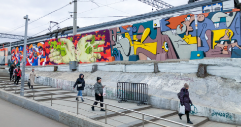 У Курского вокзала открылась уличная выставка граффити