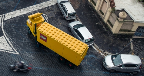 Машины из Lego на улицах Рима