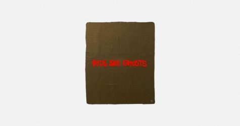 Канье Уэст и Kid Cudi выпустили одеяла с надписью «Kids See Ghosts»