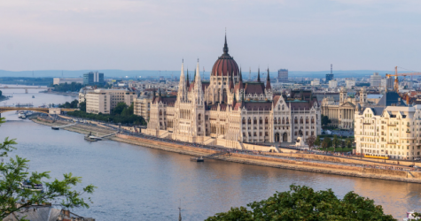 Венгрия продолжит выдавать россиянам шенгенские визы