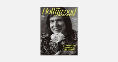 Джим Керри позирует с цветком на новой обложке The Hollywood Reporter