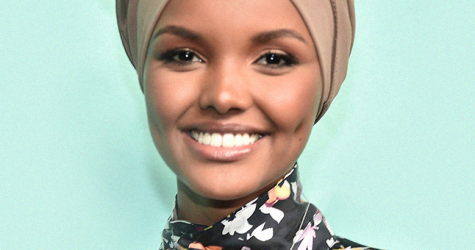 Халима Аден снялась в хиджабе и буркини для пляжного номера Sports Illustrated