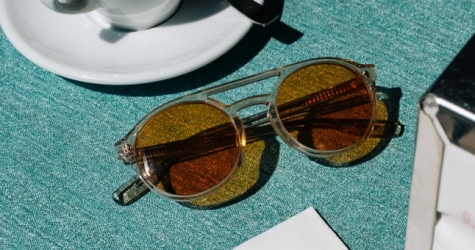Появились очки, которые делают мир похожим на фильмы Уэса Андерсона