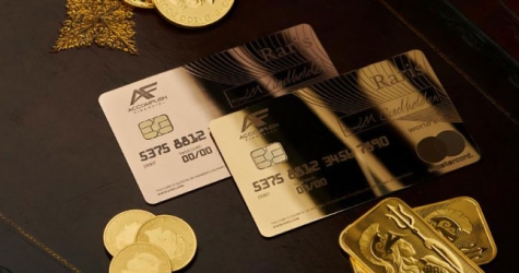 В Великобритании выпустили платежную карту из чистого золота