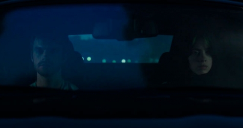 Билли Айлиш тонет с братом в машине в клипе «Everything I wanted»