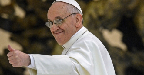Папа римский разрешил женщинам служить при алтаре