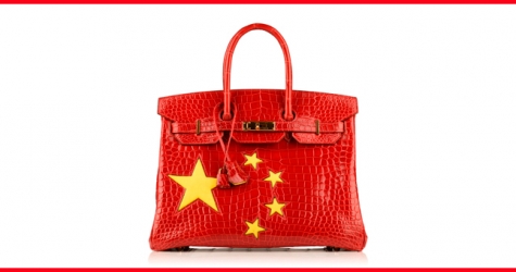 Hermès выпустил крокодиловую сумку Birkin c китайским флагом