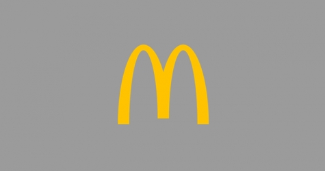 Vetements показал новую коллекцию в парижском McDonald’s