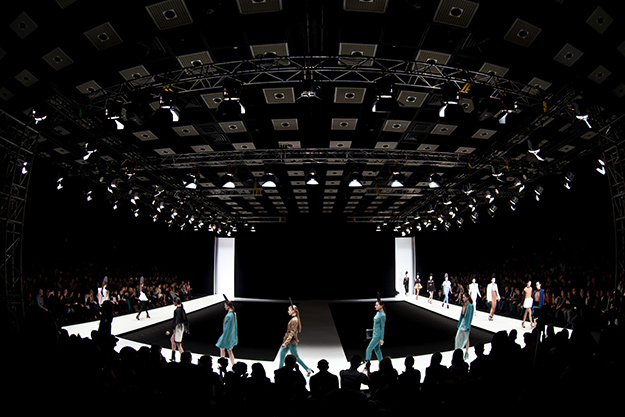 Видео 360 градусов с Mercedes-Benz Fashion Week