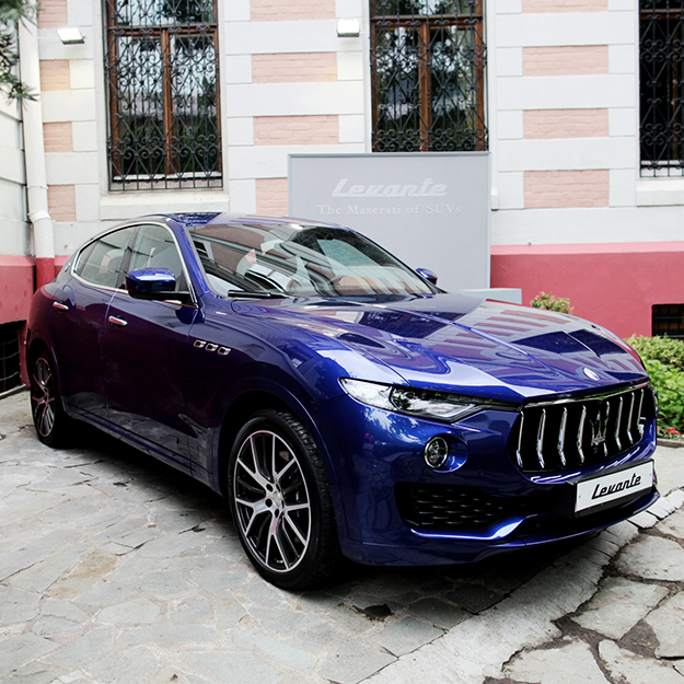 Новые модели Maserati показали в саду посольства Италии