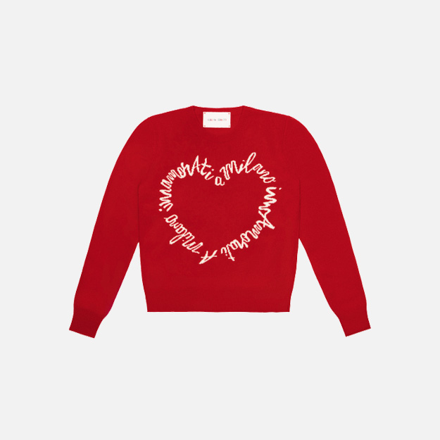 Альберта Ферретти запустила коллекцию «сердечных» свитеров