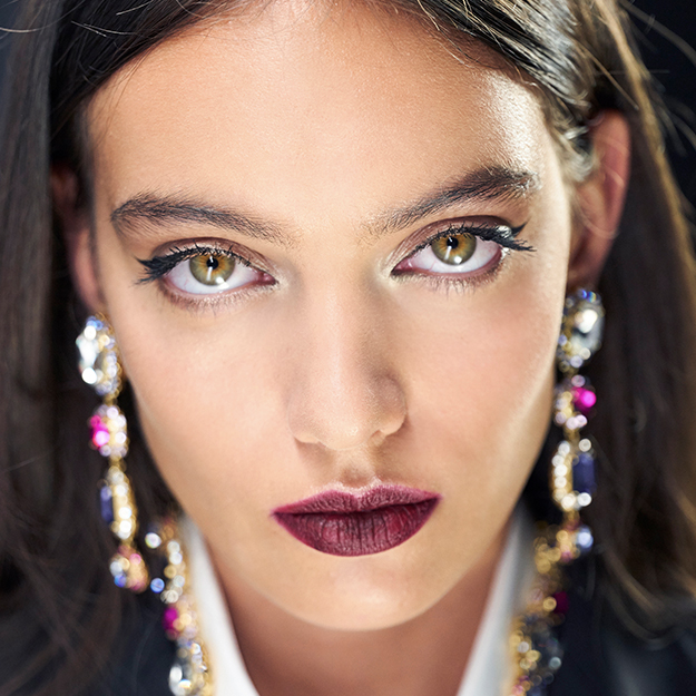 Как повторить макияж со стрелками с показа Dolce & Gabbana