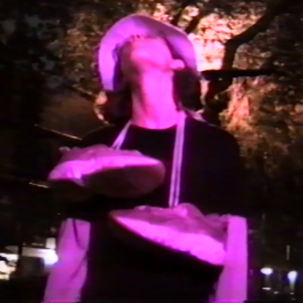 Эстетика 90-х и улицы Нью-Йорка в новом видео Acne Studios