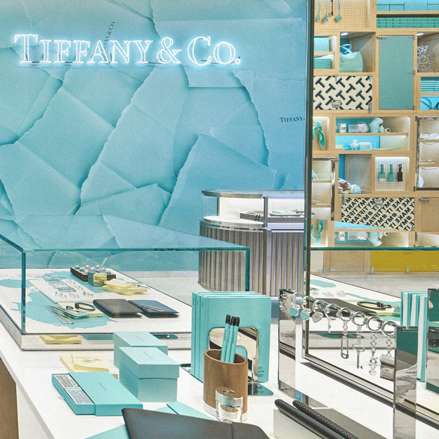 Tiffany & Co открыл в Лондоне бутик с вендинговой машиной для парфюма
