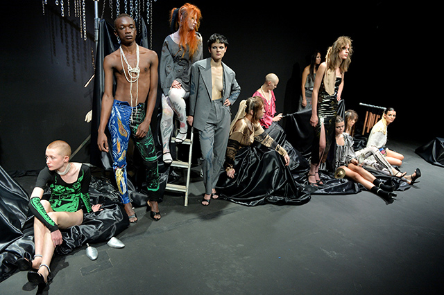 Topshop устроит показ для 8 молодых дизайнеров на London Fashion Week