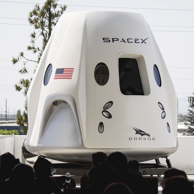 SpaceX анонсировала дату запуска первого корабля с экипажем