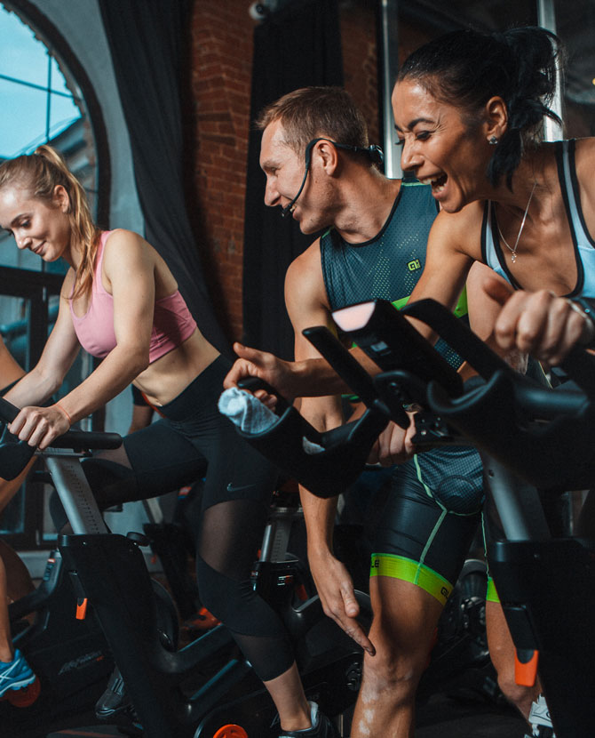 До 1 000 калорий за час и тренировка всех мышц: 15 вопросов о сайклинге