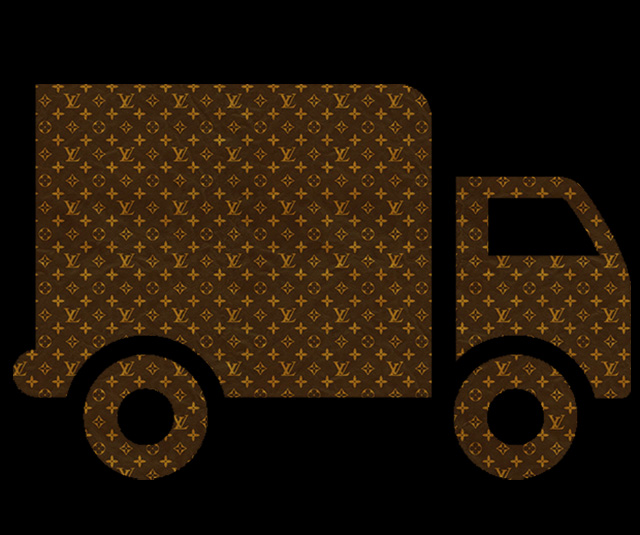 Неизвестные угнали грузовик с сумками Louis Vuitton