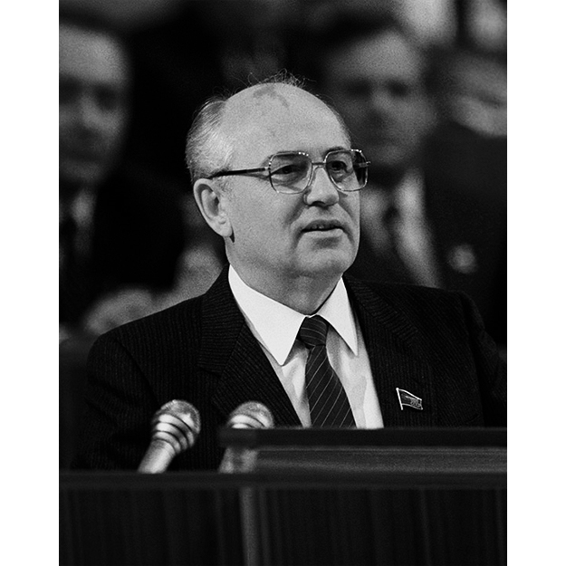 Михаил Горбачев заявил о признаках начала новой холодной войны
