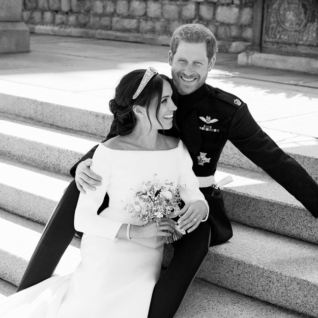 Принц Гарри и Меган Маркл показали официальные свадебные фотографии