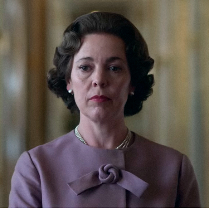 Оливия Колман имитирует королевский акцент в трейлере «Короны»