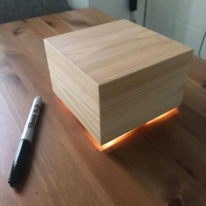 Марк Цукерберг создал световой будильник для своей жены
