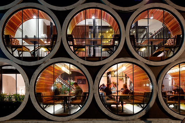 Prahran Hotel: ресторан из бетонных труб в Мельбурне